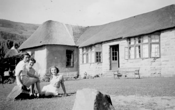 lounge-old-roof